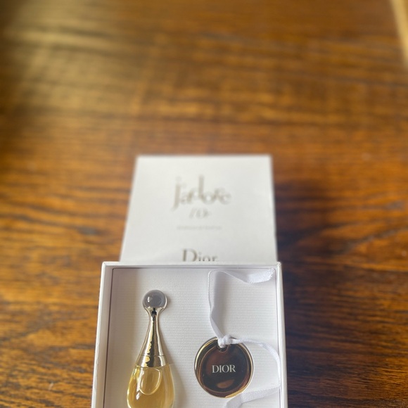 Dior J'adore L'or Perfume with Gold and Clear Design - Picture 5 of 5